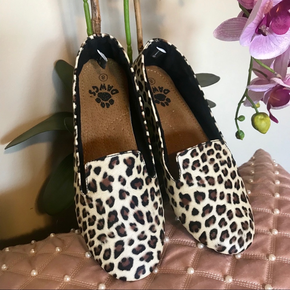 Size 6 or 8 Caymans smoking slipper Leopard print
